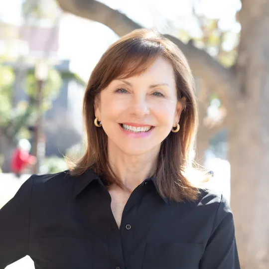 Linda Lewis, Agent in  - Compass