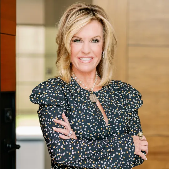 Luanne Marshall, Agent in  - Compass