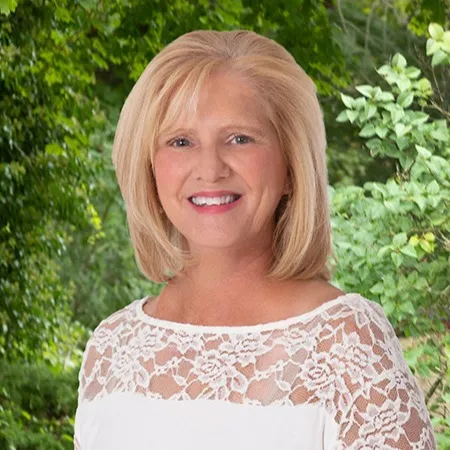 Theresa Sannicandro, Agent in  - Compass