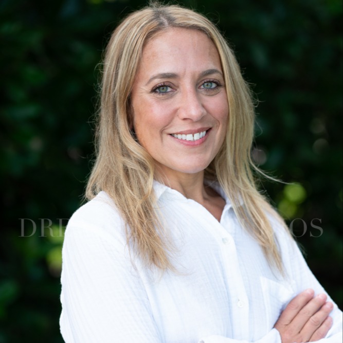 Headshot of Dani Hausknecht