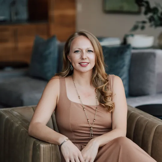 Isabel Haas, Agent in  - Compass