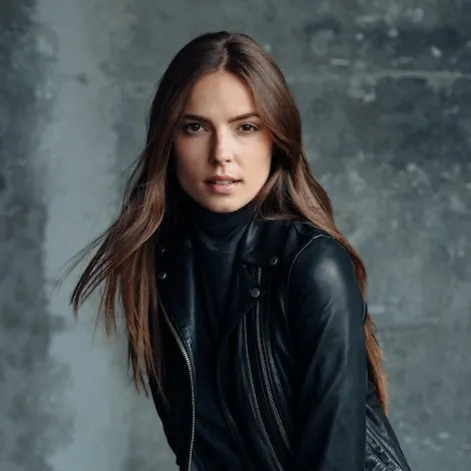 Andreea Taylor, Agent in  - Compass