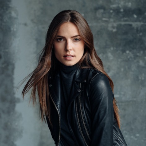 Headshot of Andreea Taylor