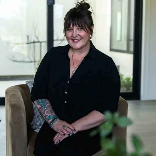 Tara Bolin, Agent in  - Compass