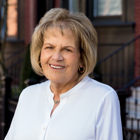 Headshot of Marcia Kelley