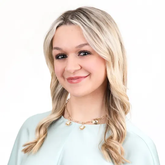 Julie Fos, Agent in  - Compass