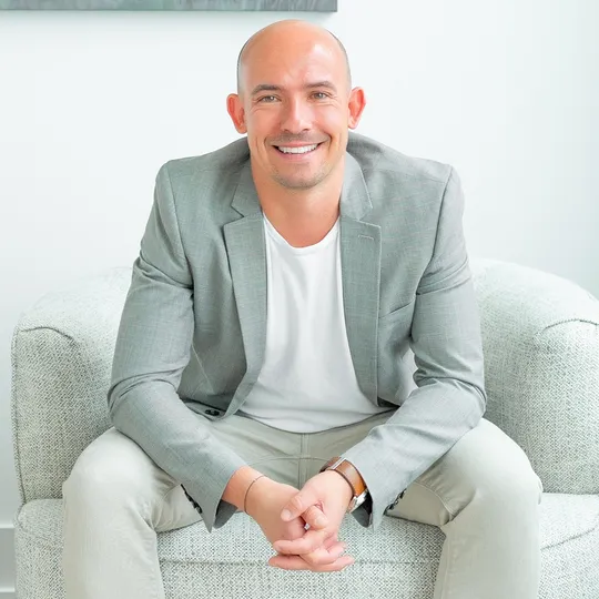 Mike Feldman, Agent in  - Compass