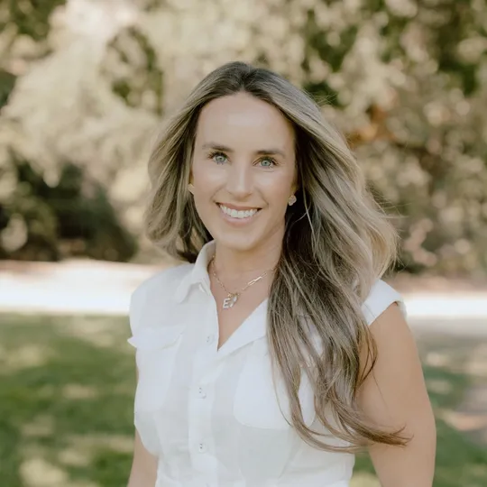 Emma Elfving, Agent in  - Compass