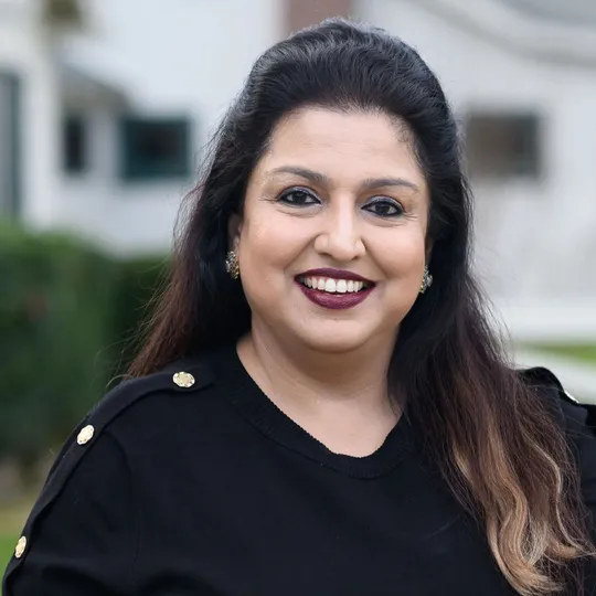 Ash Kaur Sahni, Agent in  - Compass