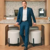 Max Stokes, Agent in  - Compass