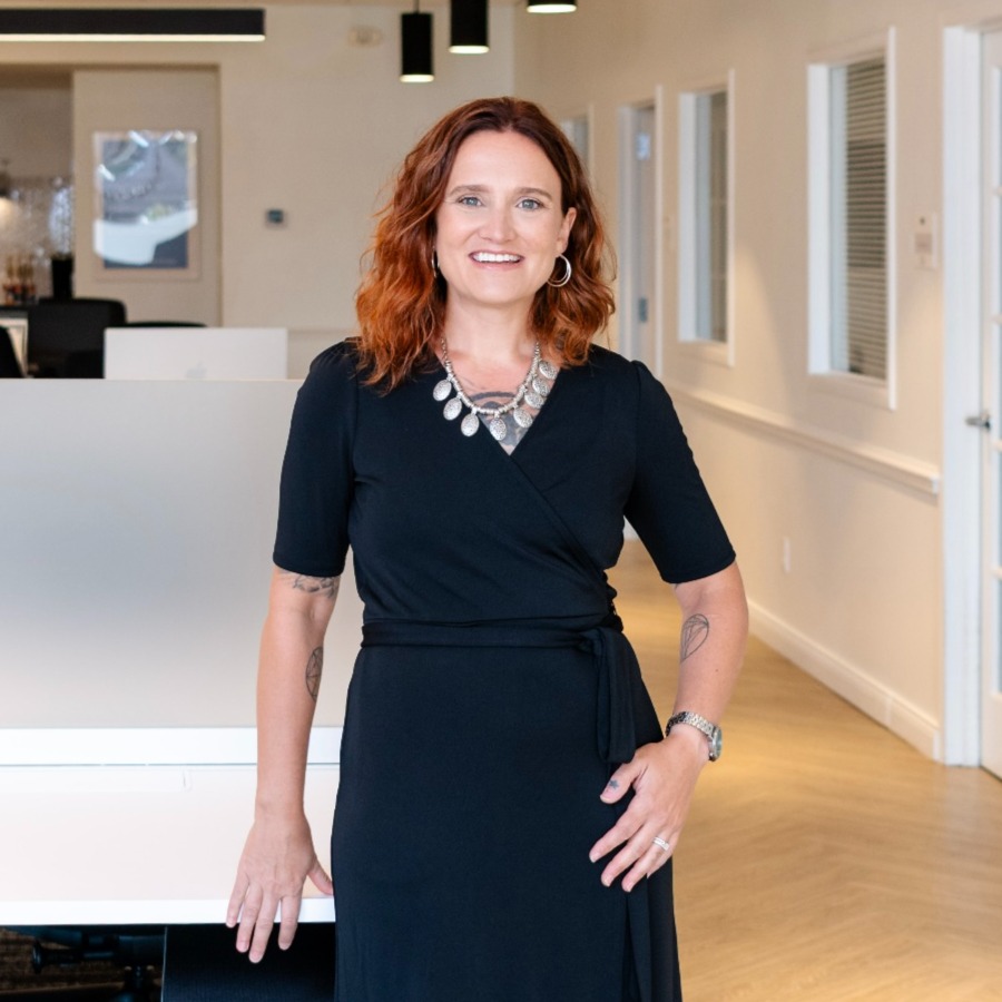 Headshot of Elizabeth Barr