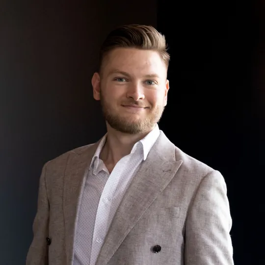 Holden Parker, Agent in  - Compass