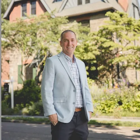 Sean Adams, Agent in  - Compass