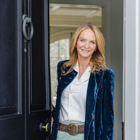 Laura Steuart, Agent in  - Compass