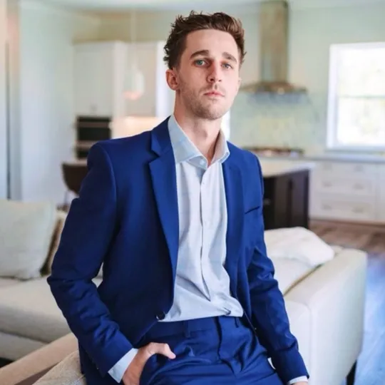 Alex McKee, Agent in  - Compass