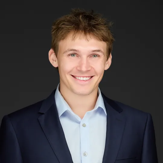 Osman Hefner, Agent in  - Compass