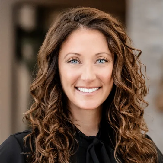 Kelly Kummer, Agent in  - Compass