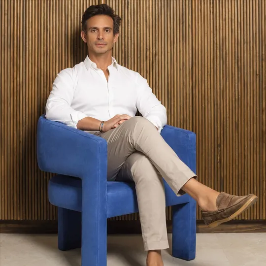 Pavel Gonzalez, Agent in  - Compass