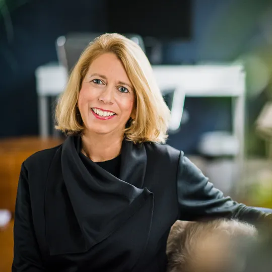 Julie Bauer, Agent in  - Compass