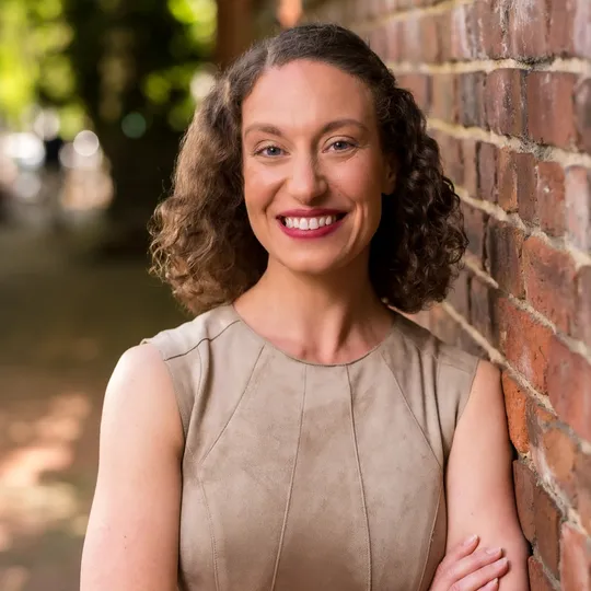 Laura London, Agent in  - Compass