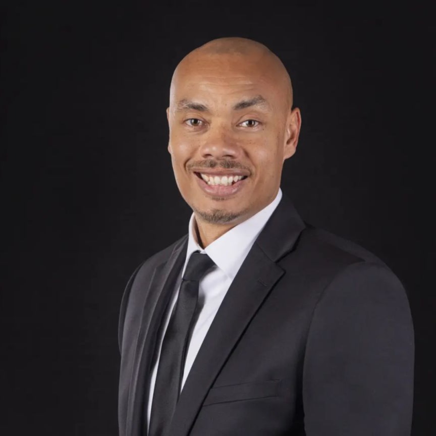 Headshot of Oba Tshaka