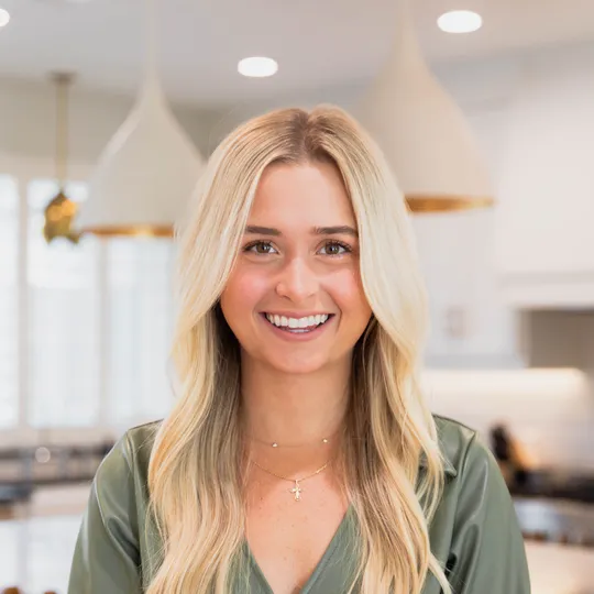 Erika Matel, Agent in  - Compass