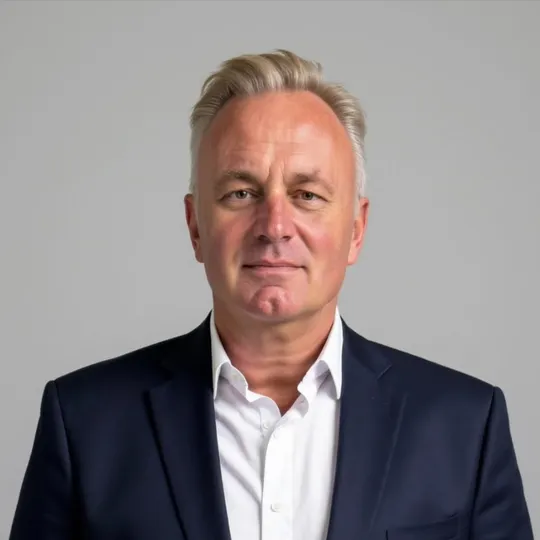 Gordon Menninger, Agent in  - Compass