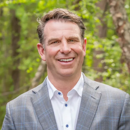 Kevin Caulfield, Agent in  - Compass