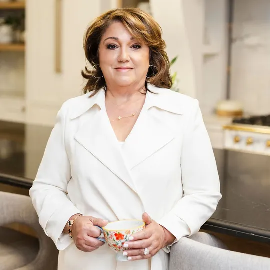 Neda Nourani, Agent in  - Compass