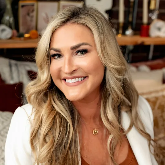 Lindsay Sears, Agent in  - Compass