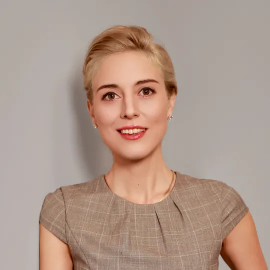 Sara Sims, Agent in  - Compass