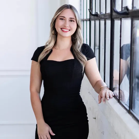 Alejandra Elizondo, Agent in  - Compass