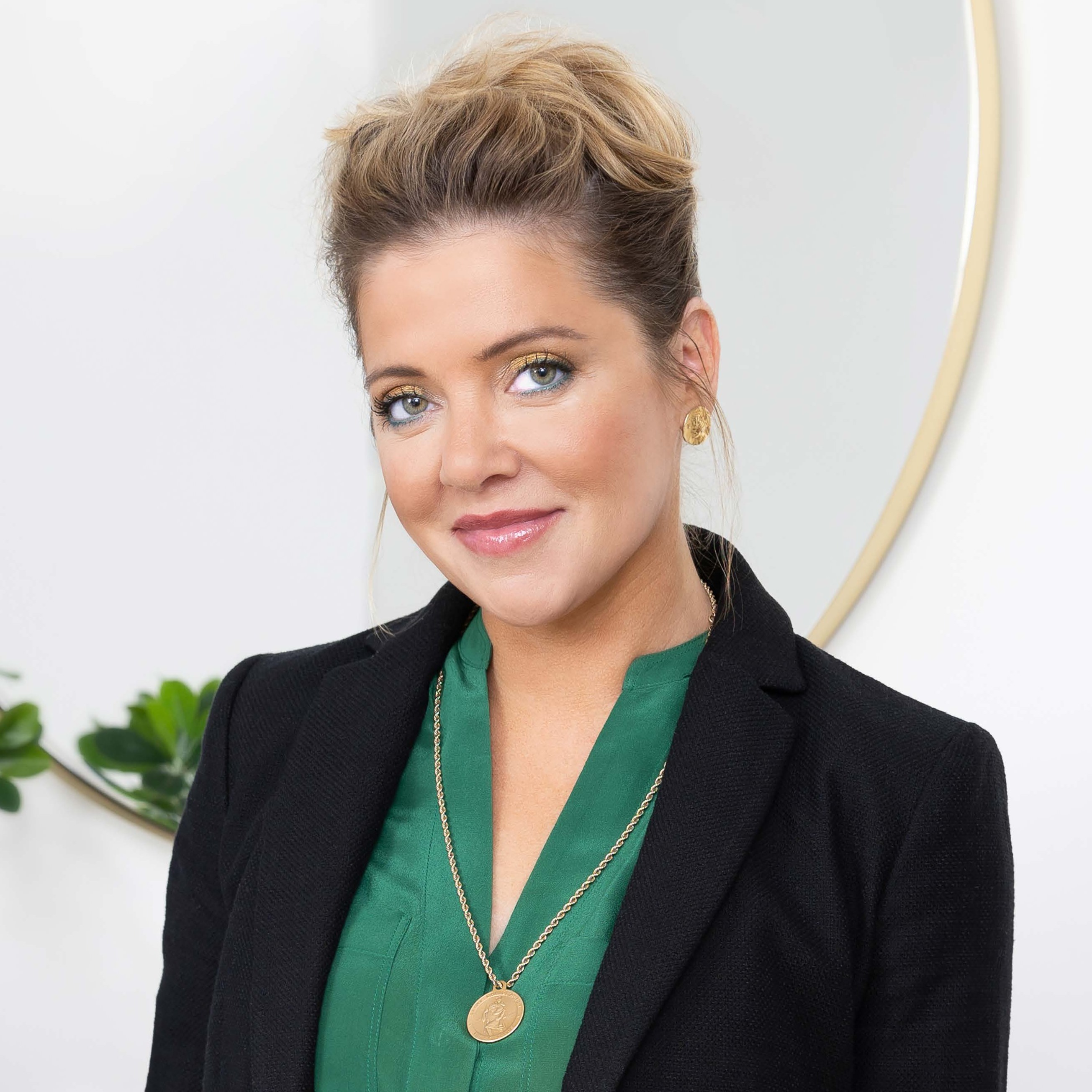 Headshot of Elizabeth Burns