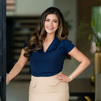 Carmen Bondoc, Agent in  - Compass