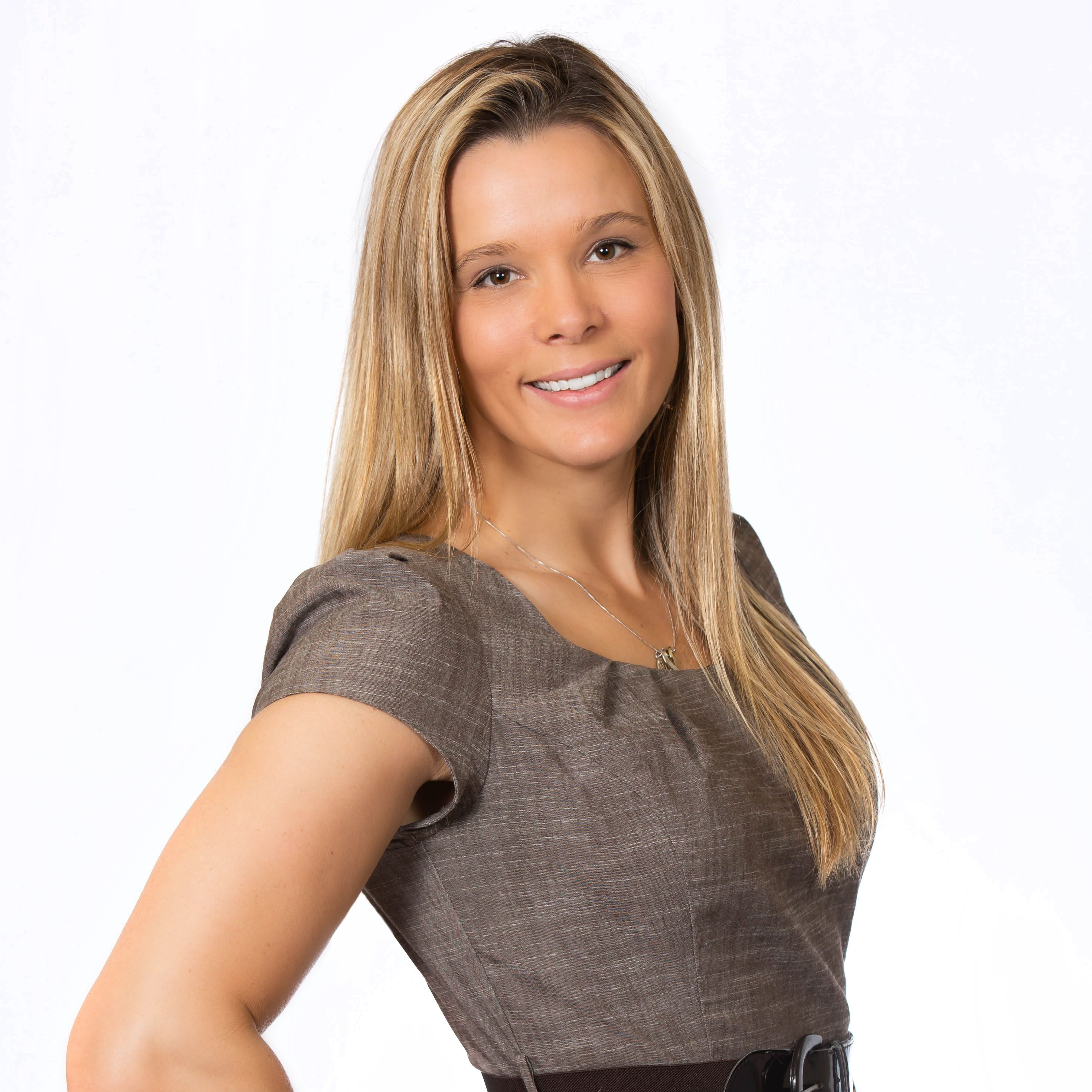 Headshot of Tracy Calhoun