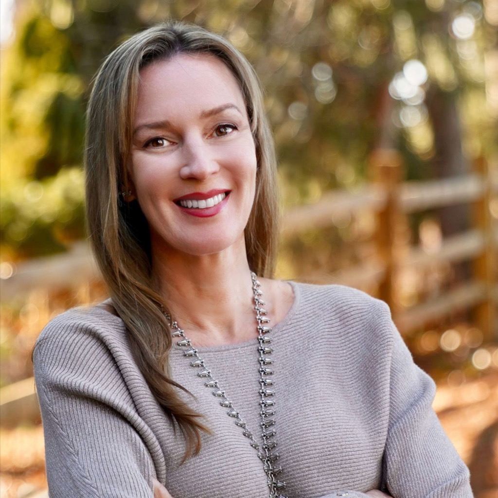 Headshot of Deirdre Lofft