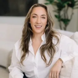 Danielle Napolitano, Agent in  - Compass