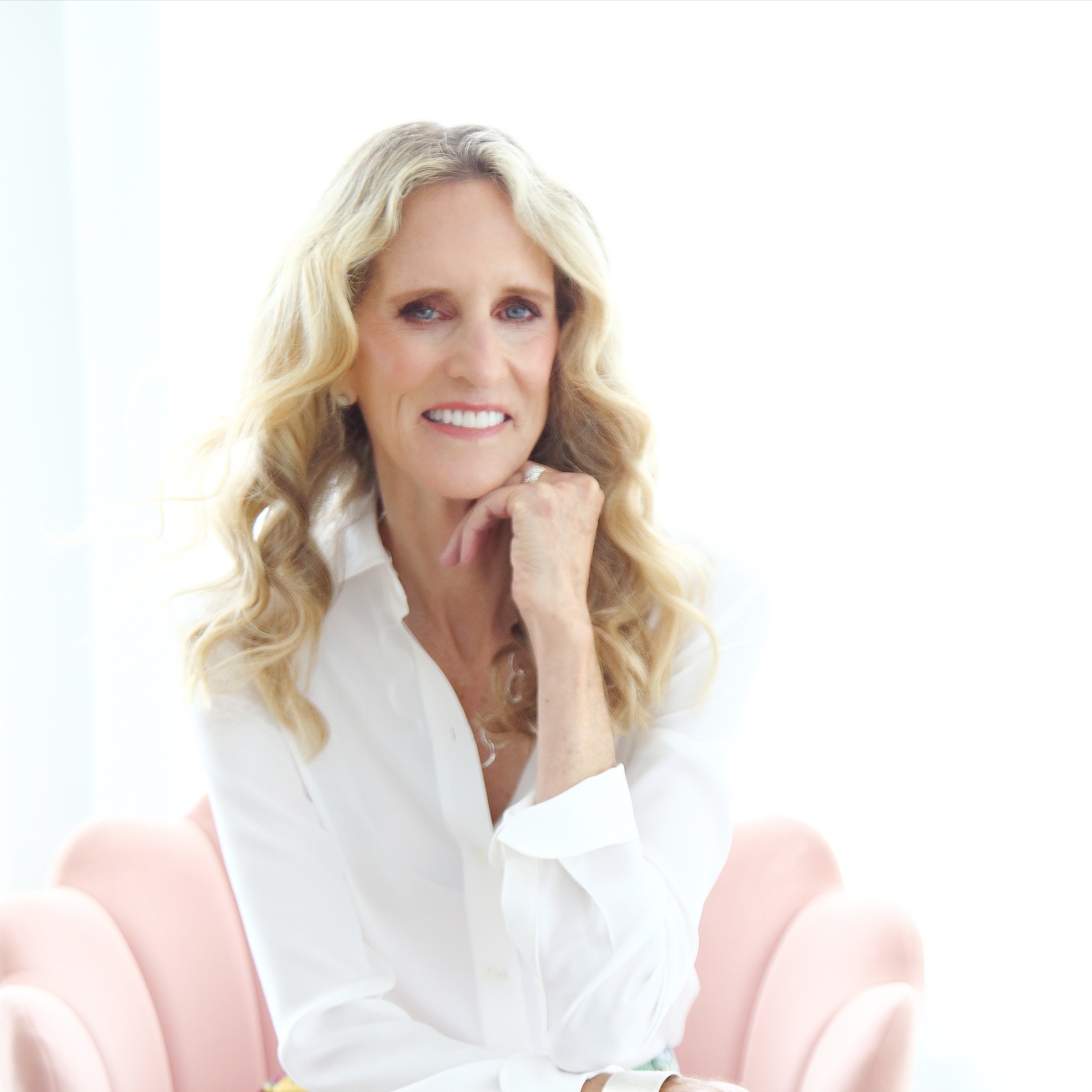 Headshot of Lindsay Holt