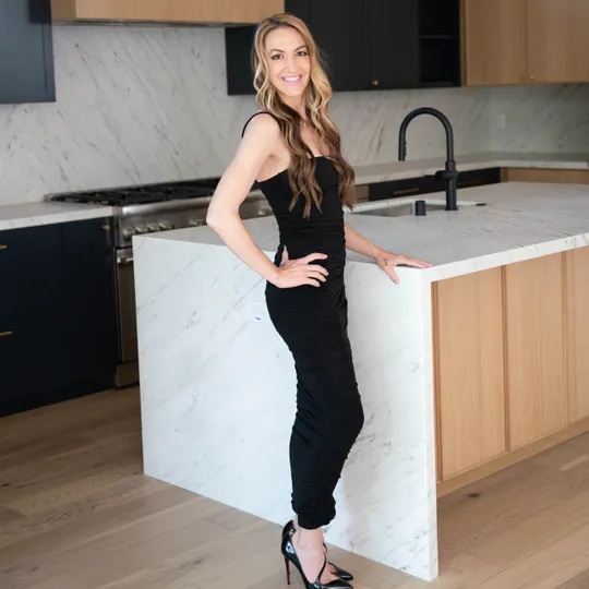 Nicole Niquette, Agent in  - Compass