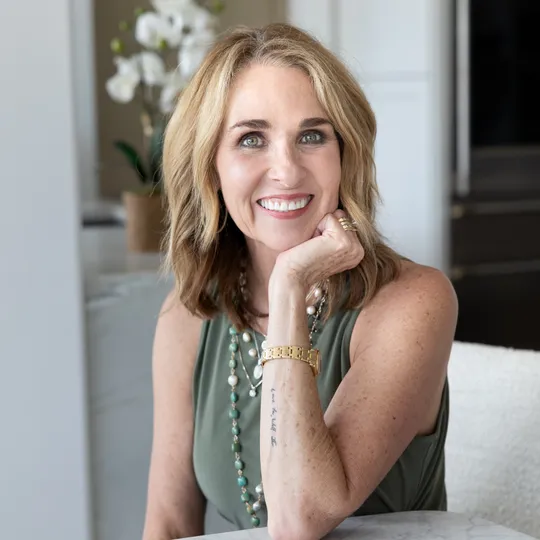 Angie McDowell, Agent in  - Compass