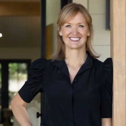 Erin Martin, Agent in  - Compass