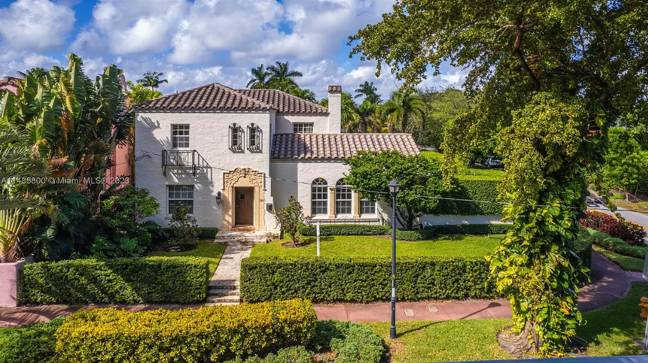 PRESTIGIOUS PINE TREE VILLA