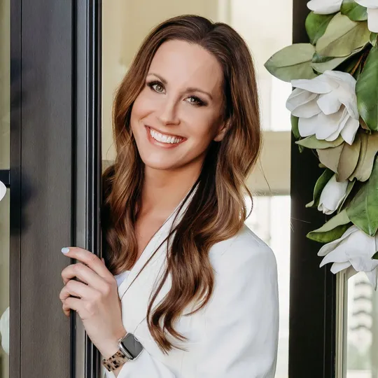 Alyssa Curran, Agent in  - Compass