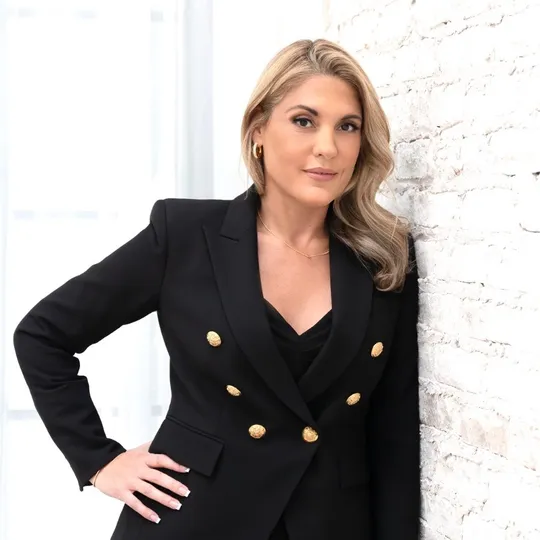 Paula Santos, Agent in  - Compass