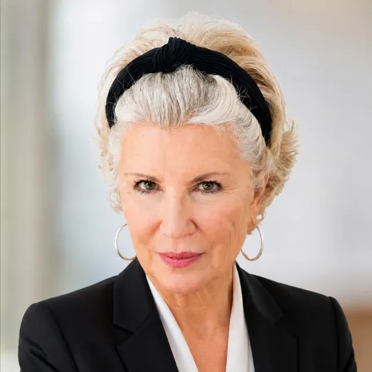 Sandra Schneider, Agent in  - Compass