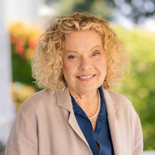 Julie Nachtwey, Agent in  - Compass