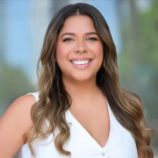 Yhasmin Ruesta, Agent in  - Compass