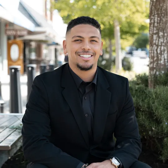 Isaac Ortiz, Agent in  - Compass