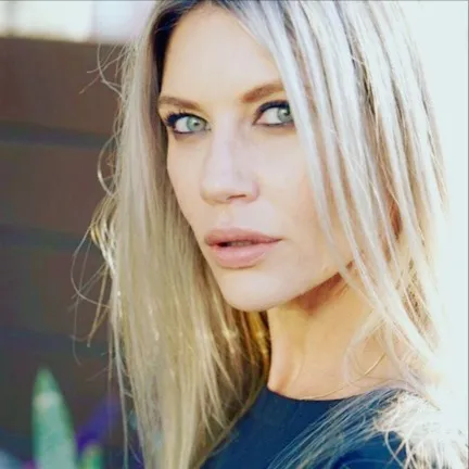 Marisa Juliette Dugas, Agent in  - Compass