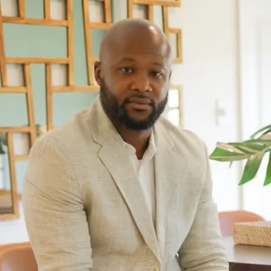 Antonio Little, Agent in  - Compass